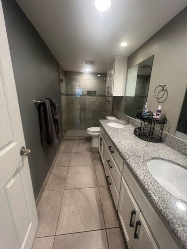 Building Photo - 3 Bed / 2 Bath House at INDIAN PALMS CC** ...