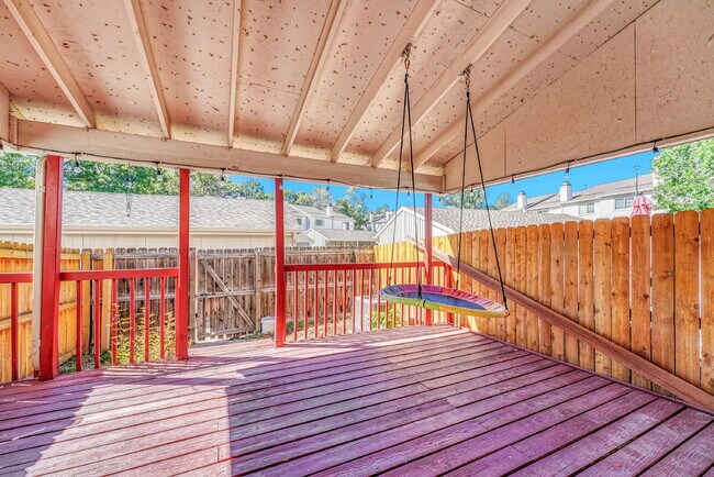 Building Photo - $2,050, 2-bed, 2.5-bath townhouse in the desirable location of Aurora, CO