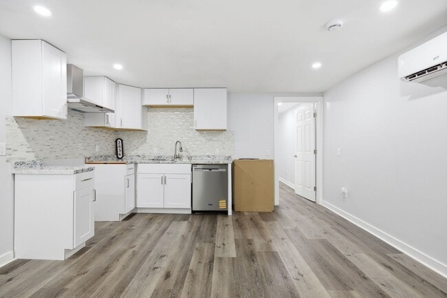 Building Photo - 2336 Clifton Ave