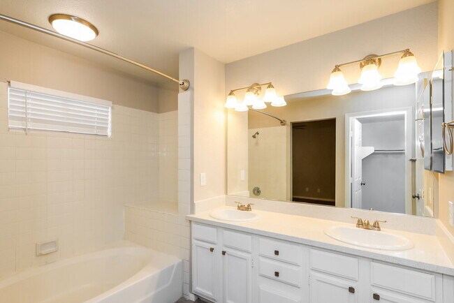 Building Photo - 425 Raindance Dr