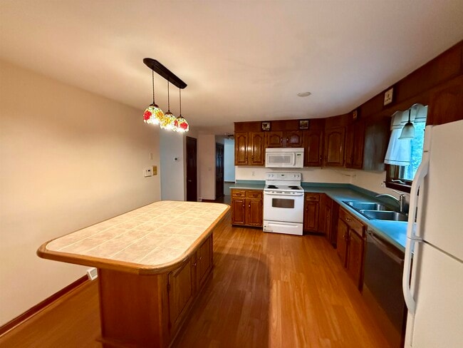 Building Photo - 69 Timberline Dr
