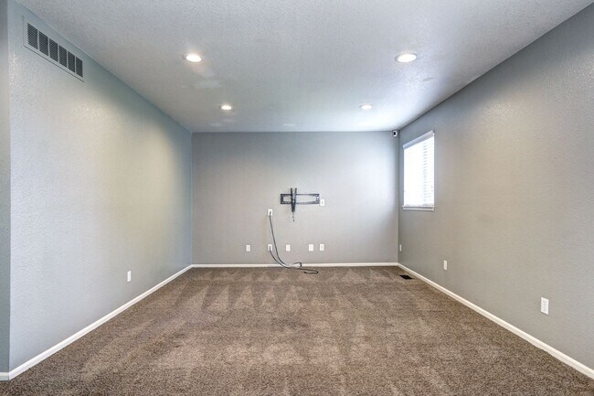 Building Photo - Location! Park Vista in Northglenn 3bed/2....