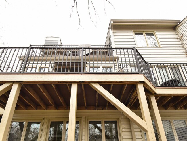 Building Photo - 707 S Marshall St