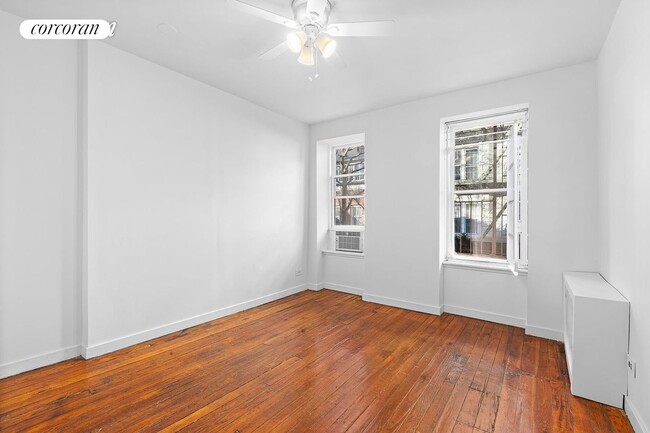 Primary Photo - 58 Perry St