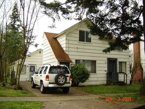 Building Photo - 401 E 28th St