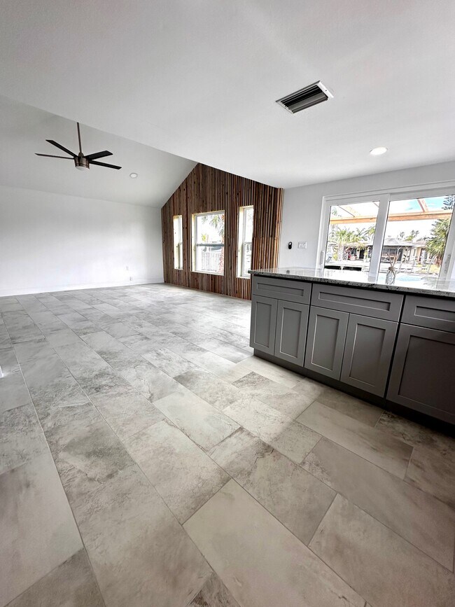 Building Photo - 13726 Michelle Ave