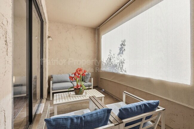 Building Photo - 9708 E Vía Linda