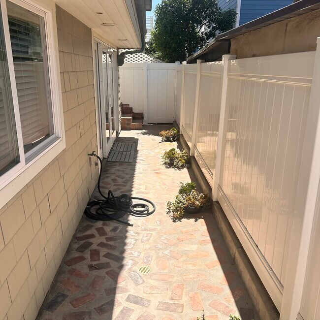 Building Photo - 3329 Harbor Blvd