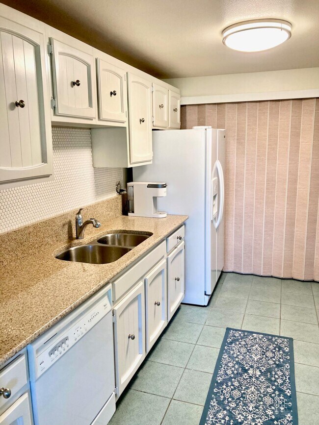 Building Photo - 35050 Mission Hills Dr
