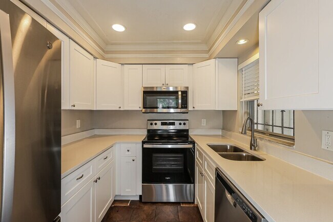 Building Photo - 9311 Mary Ave