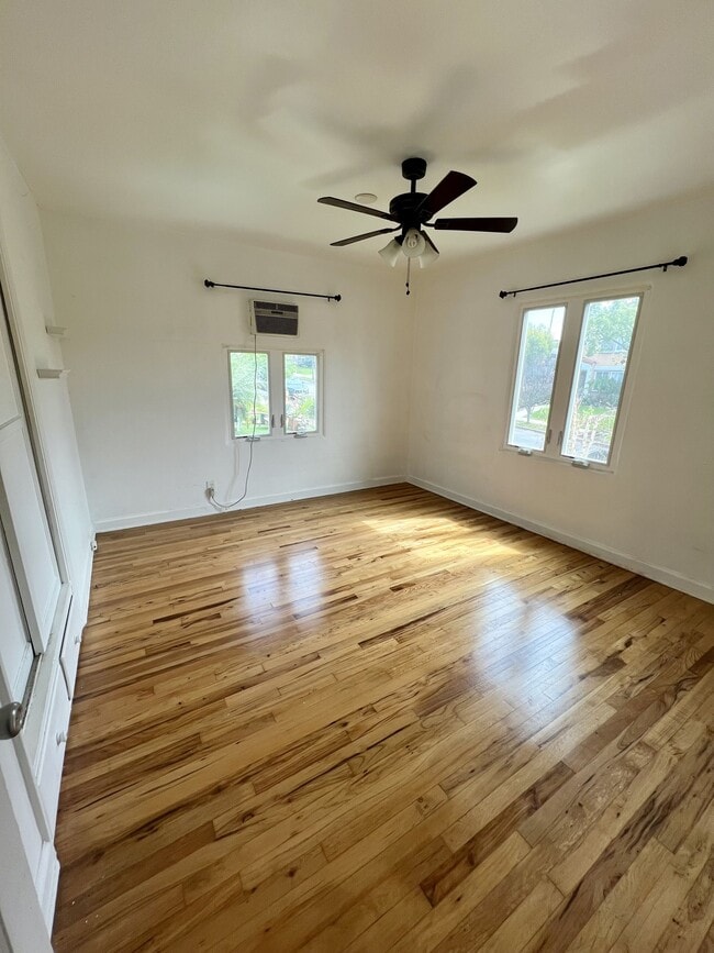 Building Photo - 1345 Masselin Ave