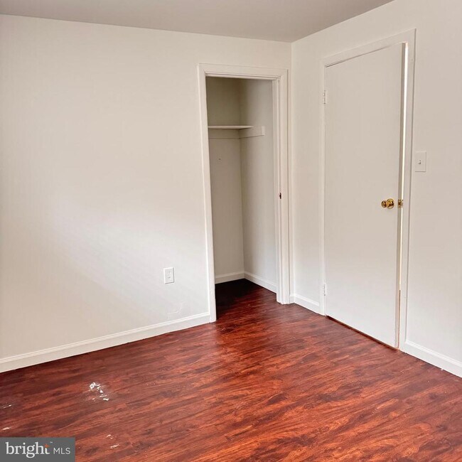 Building Photo - 820 Barkley Dr