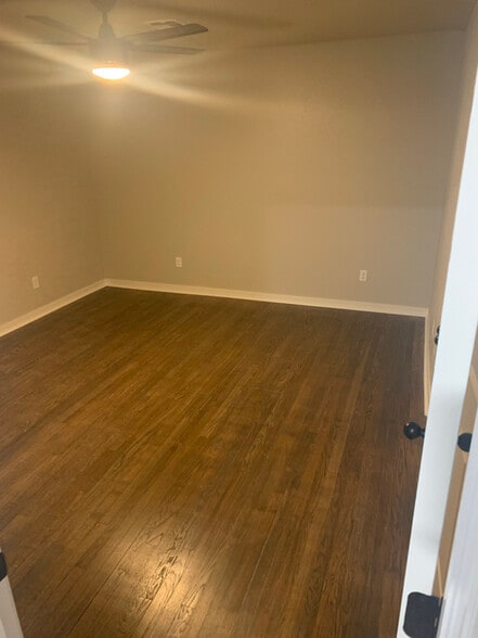 Building Photo - 828 S 16th St