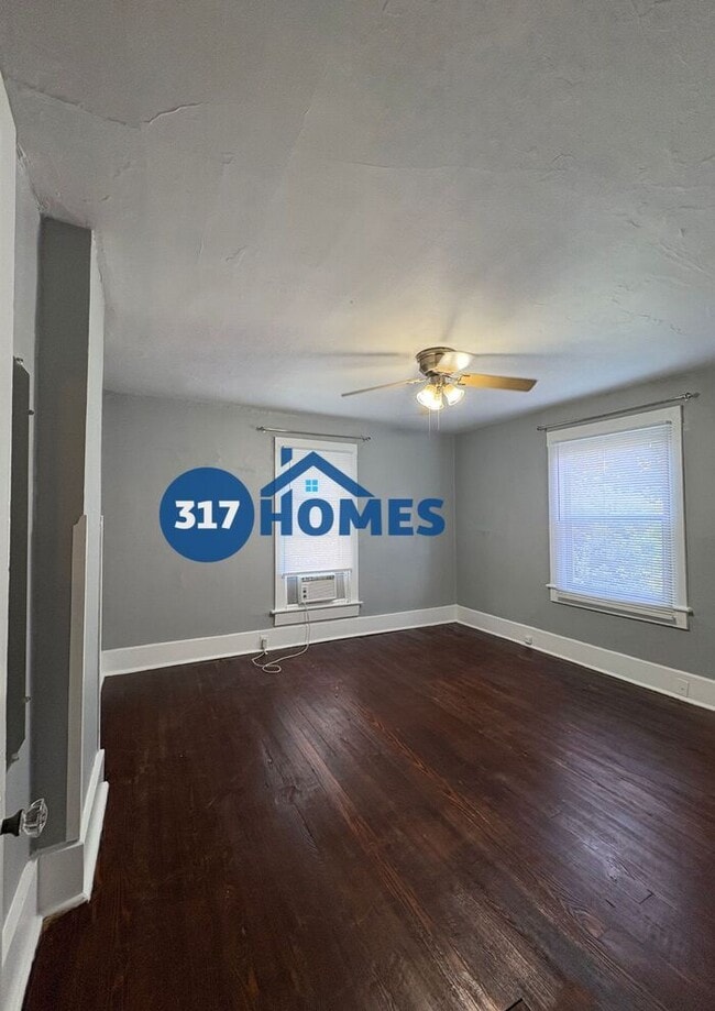 Building Photo - Lovely 2 Bedroom Duplex