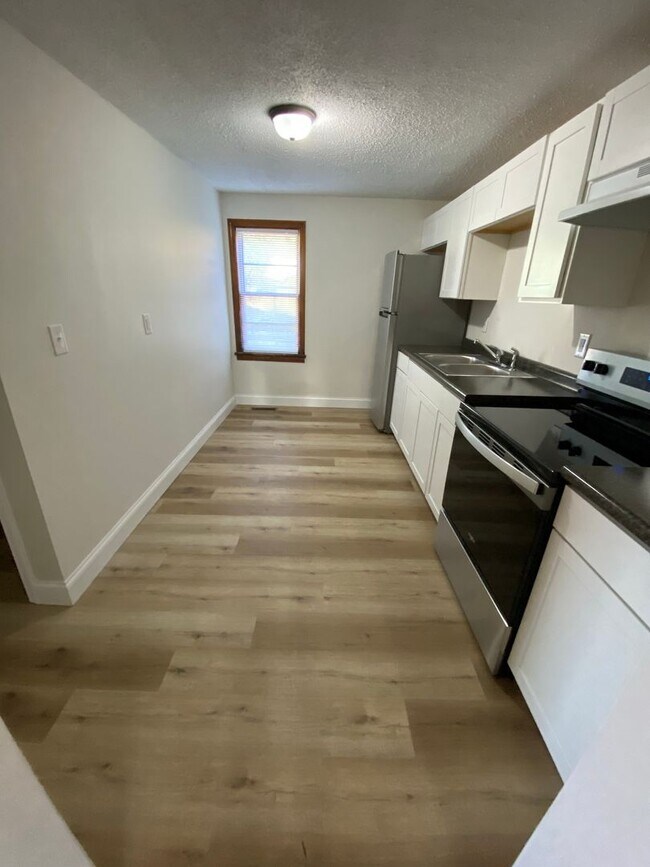 Building Photo - 1987 Joe Stephens Rd