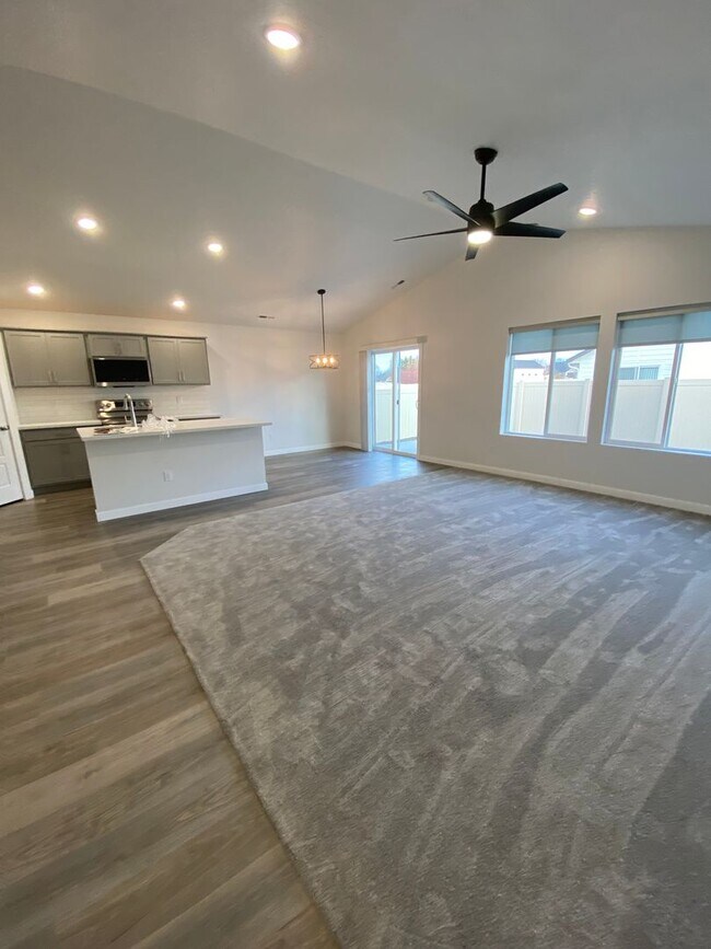 Building Photo - 4 Bedroom 2 Bath Single Level in Meridian Eagle & Ustick available 06/22/26