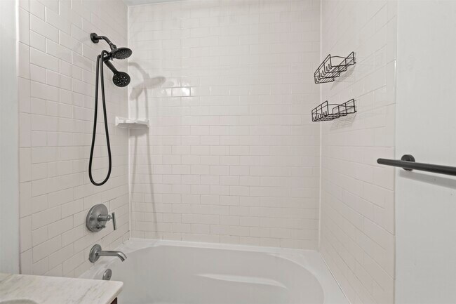 Building Photo - 187 Wayne St