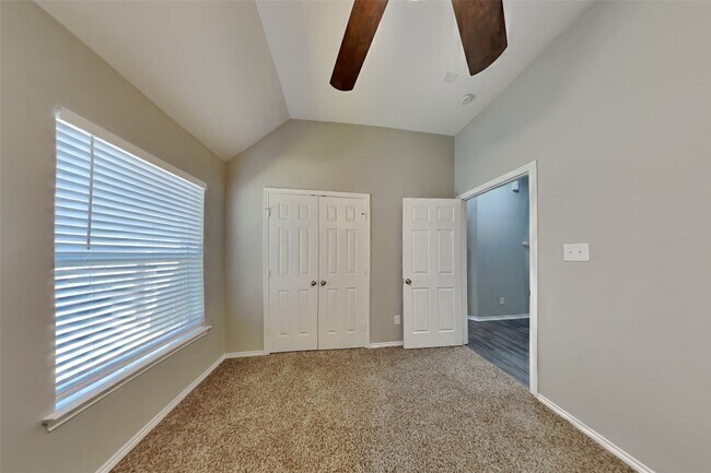 Building Photo - 4911 Lake Daniel Ct