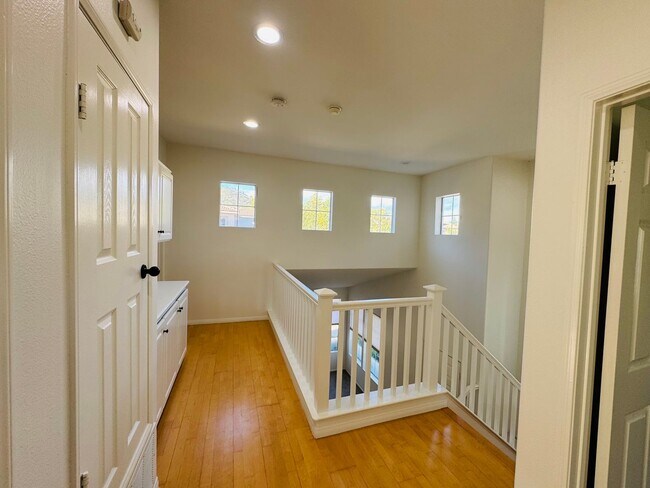 Building Photo - Stunning Sanctuary Awaits