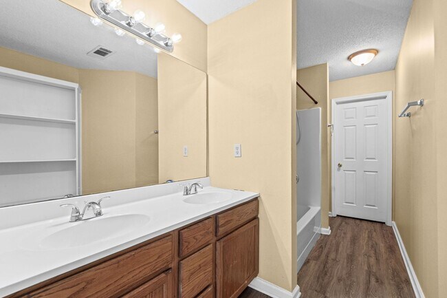 Building Photo - 7782 Shadowland Dr