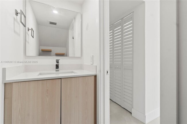 Building Photo - 3597 SW 17th St