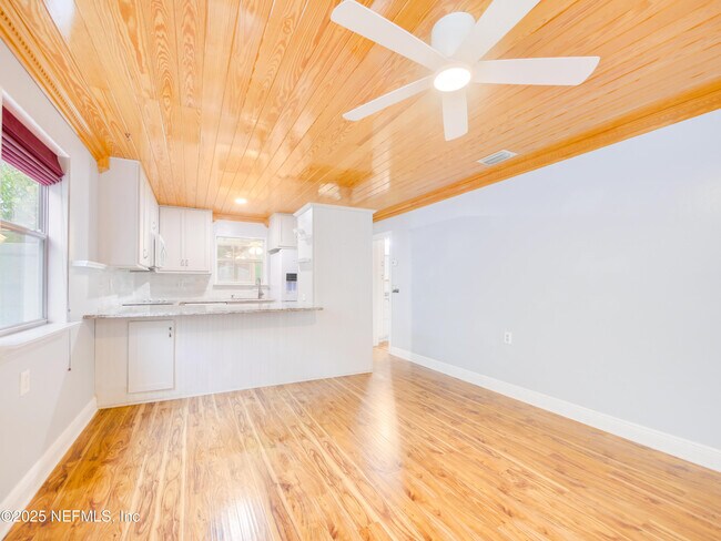 Building Photo - 6472 Putnam St