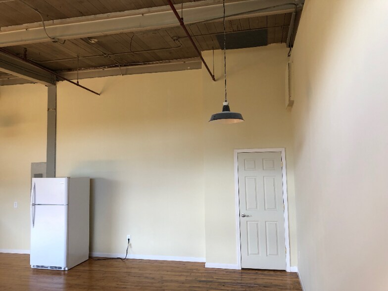 Building Photo - 1417 Kemper St