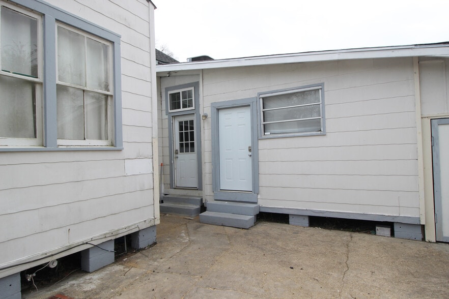 Building Photo - 7620 Freret St