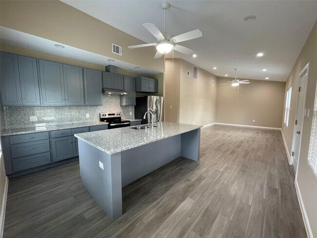 Building Photo - 2210 Arapahoe Dr