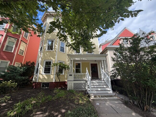Building Photo - 1657 Cambridge St