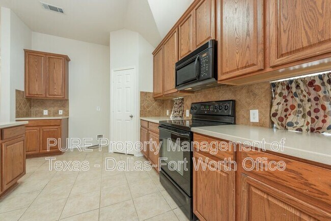 Building Photo - 8232 Livingston Ln