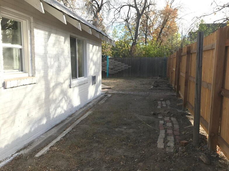 Building Photo - 1444 Valentia St