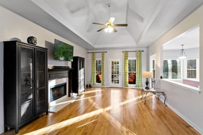 Building Photo - 541 Battleview Dr