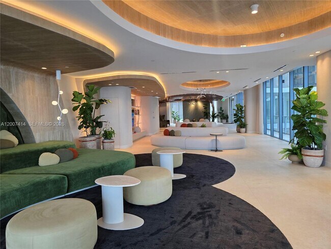 Building Photo - 700 NE 24th St