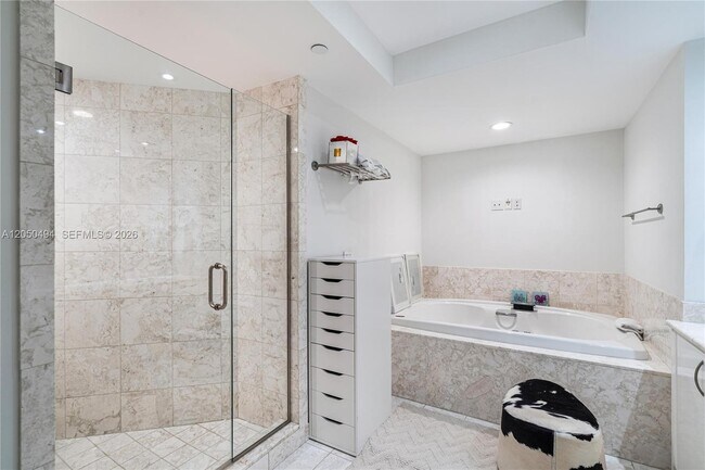 Building Photo - 1331 Brickell Bay Dr