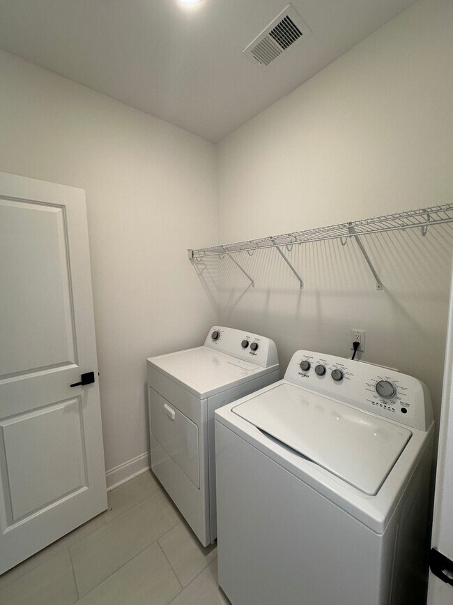 Building Photo - 636 Cottage Grv Cir