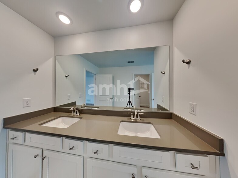 Building Photo - 1335 Soapstone Rd