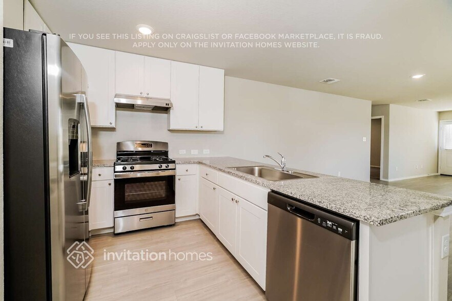 Building Photo - 5747 Leon Pl