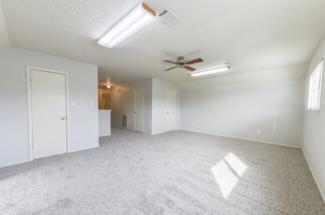 Building Photo - 16606 Burlcreek St