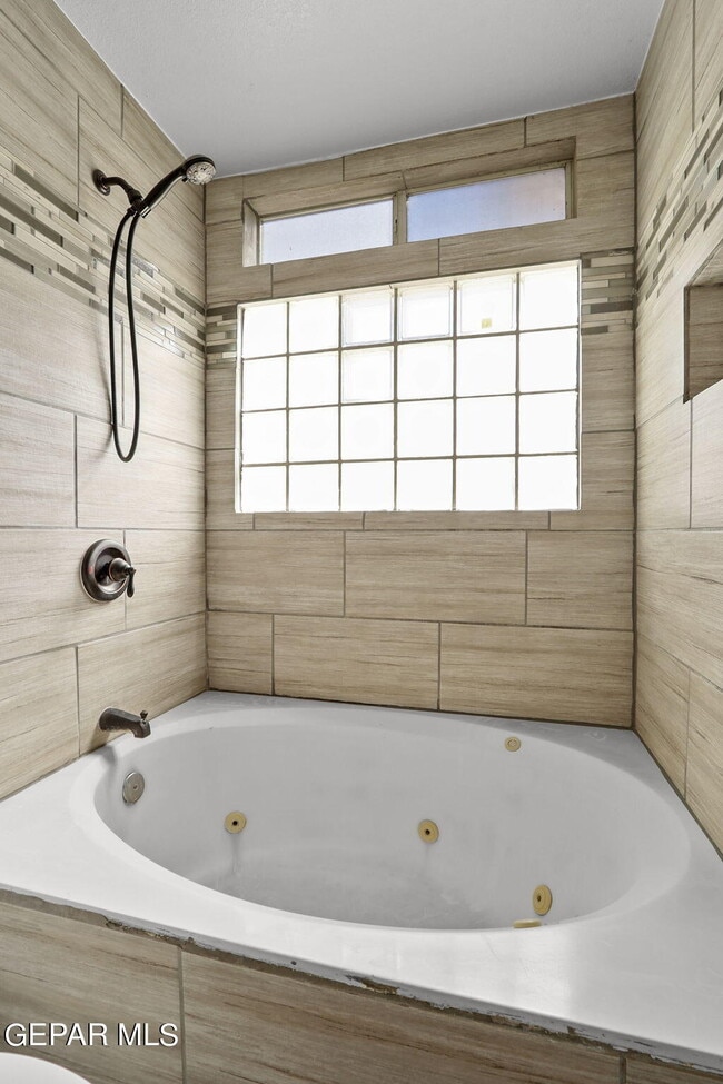 Building Photo - 12448 Tierra Madre Rd