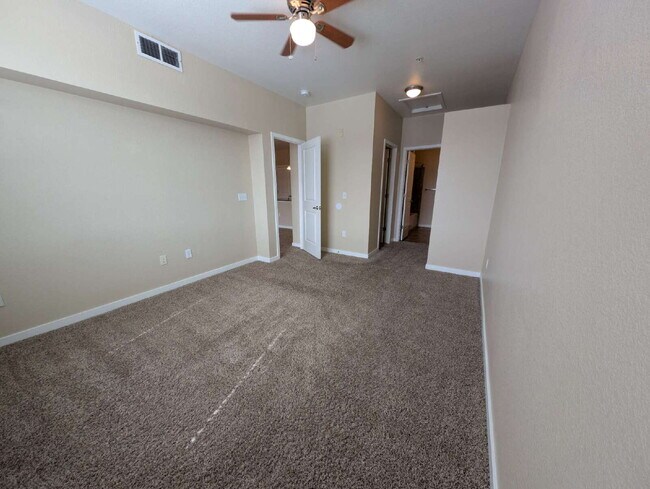 Building Photo - Beautiful 2BD/2BA Condo with Garage in Parkhill