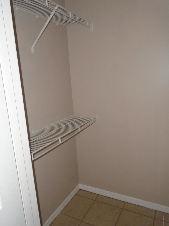 Building Photo - 255 Spring Dr