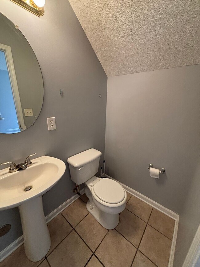 Building Photo - 216 Springfield Cir