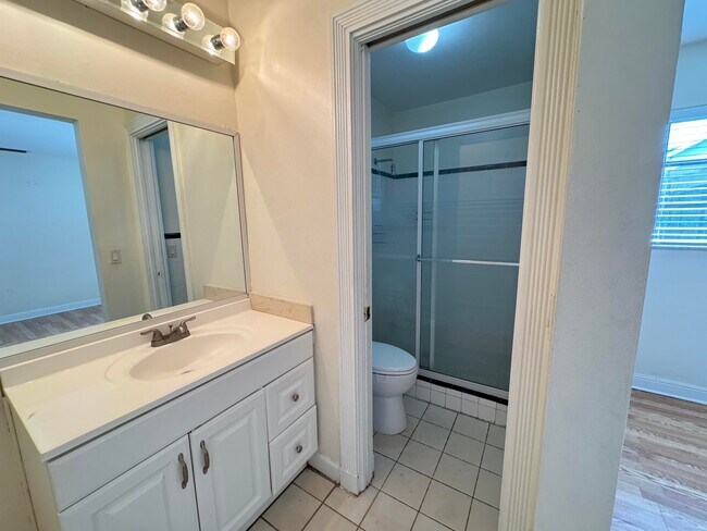 Building Photo - 200 SW 4th St