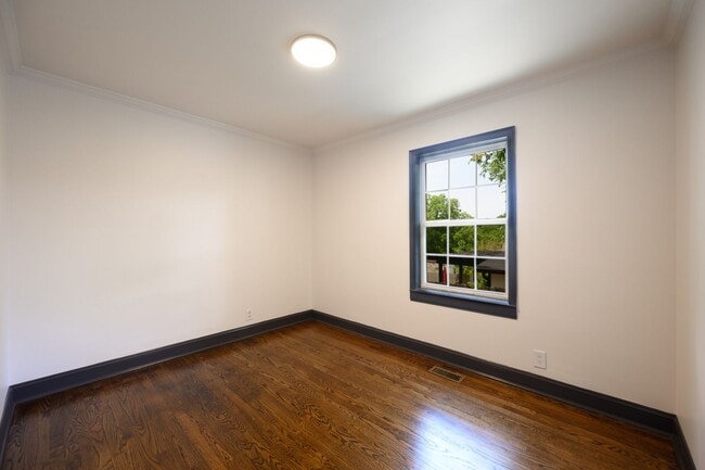 Building Photo - **REMODELED EAST NASHVILLE BUNGALOW IN HIG...