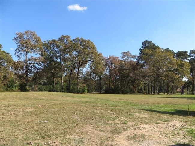Building Photo - 8716 Club House Dr