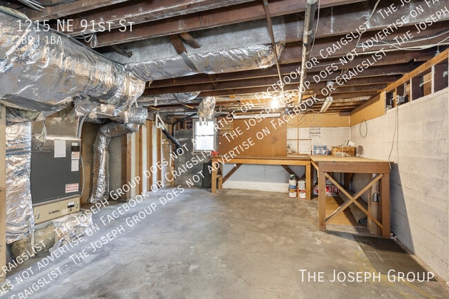Building Photo - 1215 NE 91st St