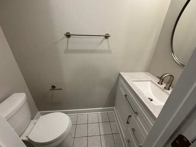 Building Photo - 600 S Dearborn St