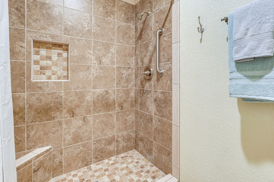 Building Photo - 9450 E Becker Ln