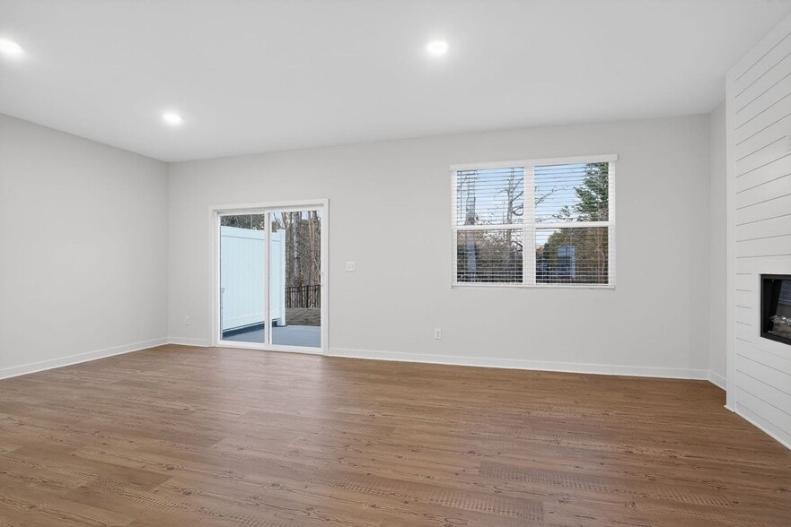 Building Photo - 1731 Harper Lily Ln